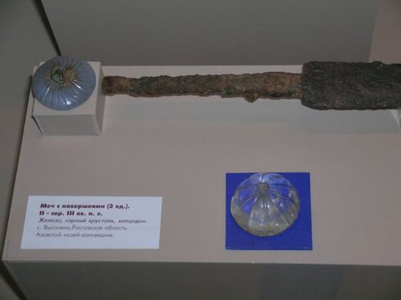 Сарматский меч II-сер. III вв н.э. с навершием из халцедона и портупейной…